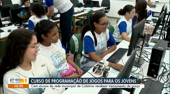 reportagem no ESTV  - Alunos no laboratório participando do projeto programse-se